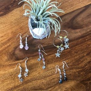 Bundle of sparkly dangly earrings (5)